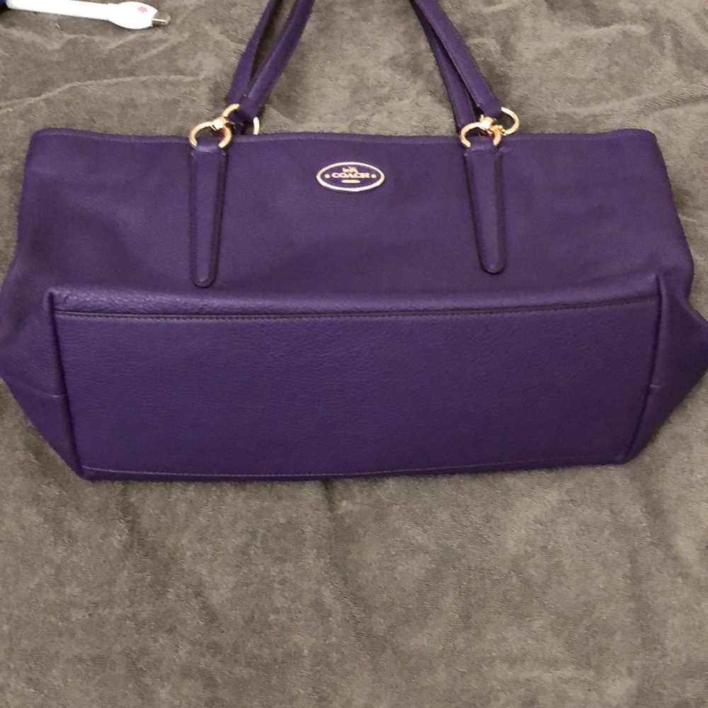 COPY - Coach zip top leather carry all.